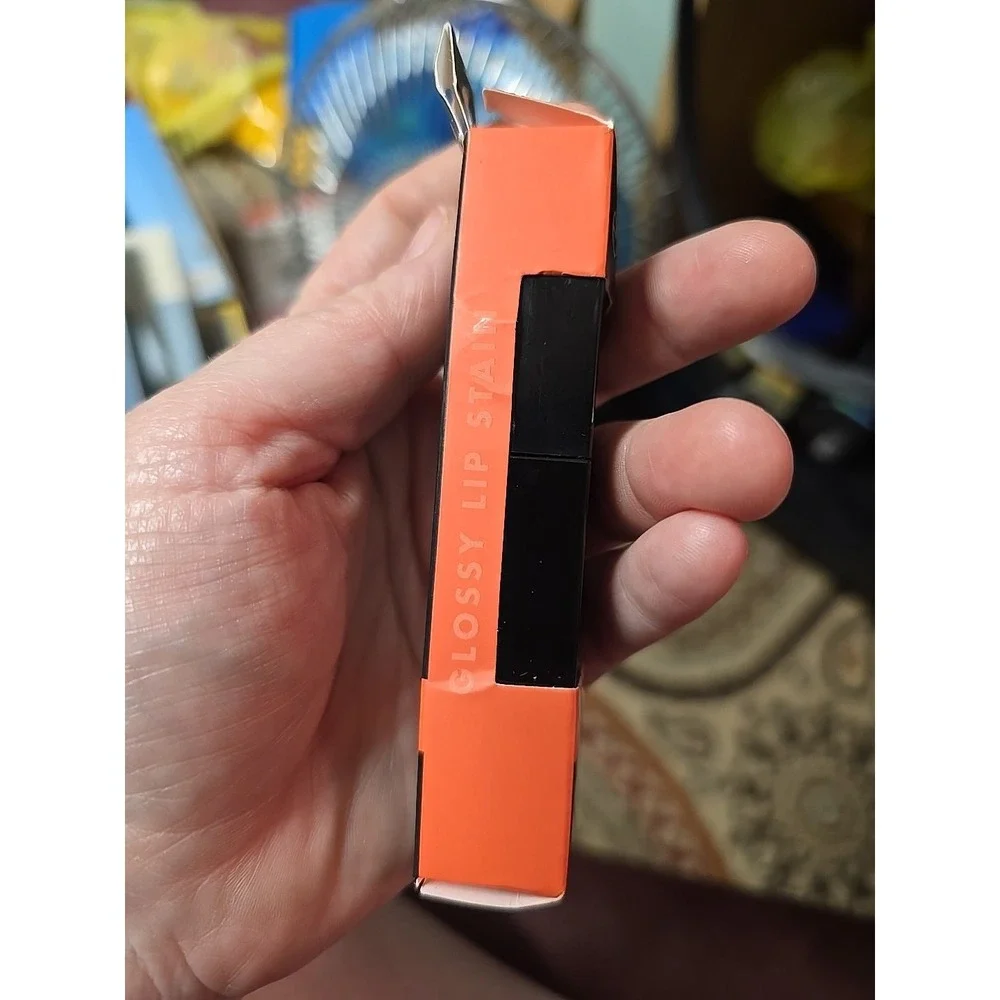 e.l.f Glossy Lip Stain In 81687 Coral Cutie 0.1 fl oz New In Box Has Slight Dam.
